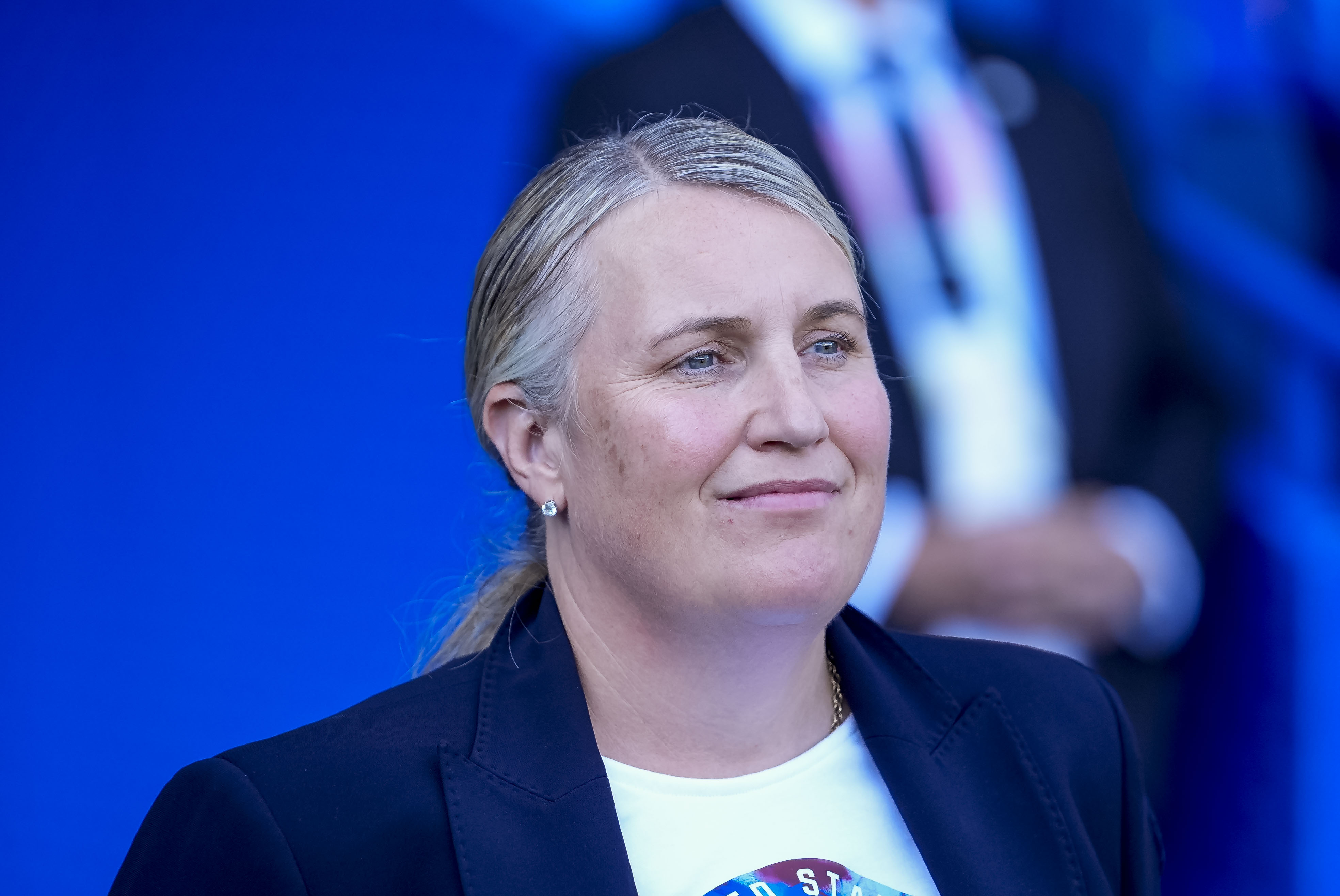 他不仅参与 他不仅参与